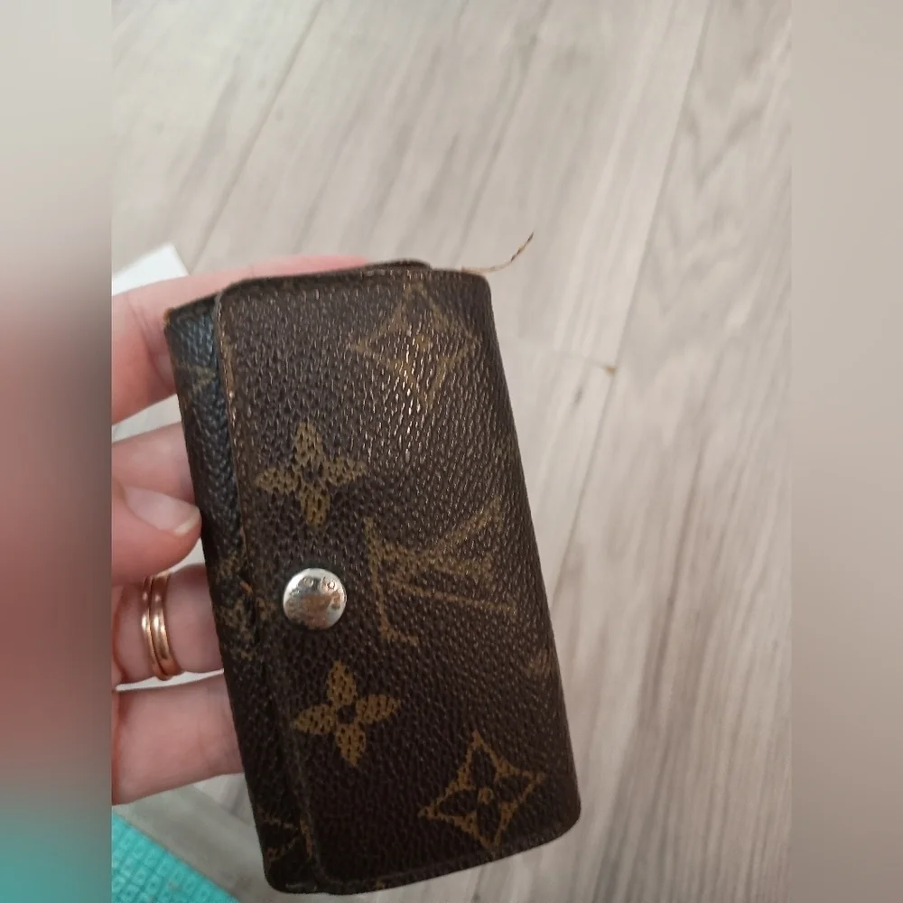 Authentic LOUIS VUITTON Monogram Multicles 4 Key Case